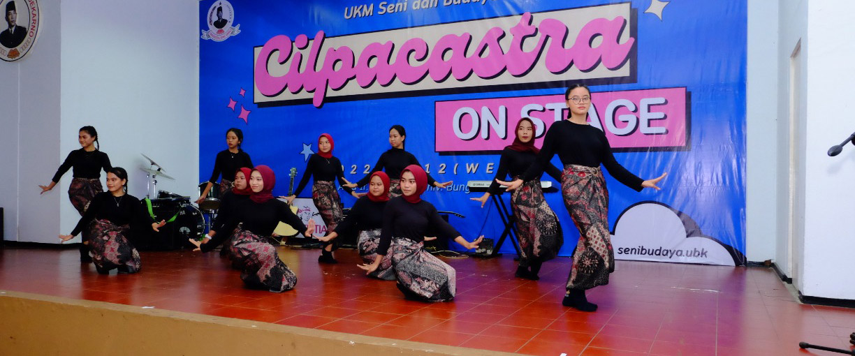 Pentas Seni oleh UKM Seni Budaya